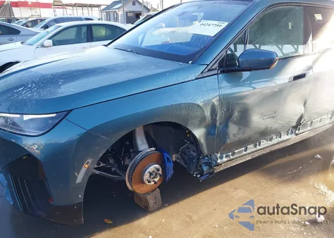 2024 BMW Ix xDrive50 z USA, uszkodzony, nr VIN WB523CF06RCP02999